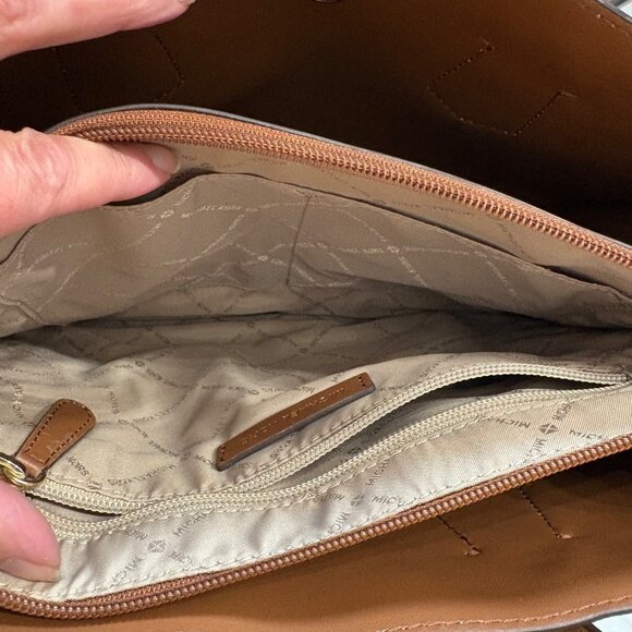 Michael Kors Logo Cream & Brown Canvas & Leather Tote Bag With Detachable Strap - Picture 16 of 16